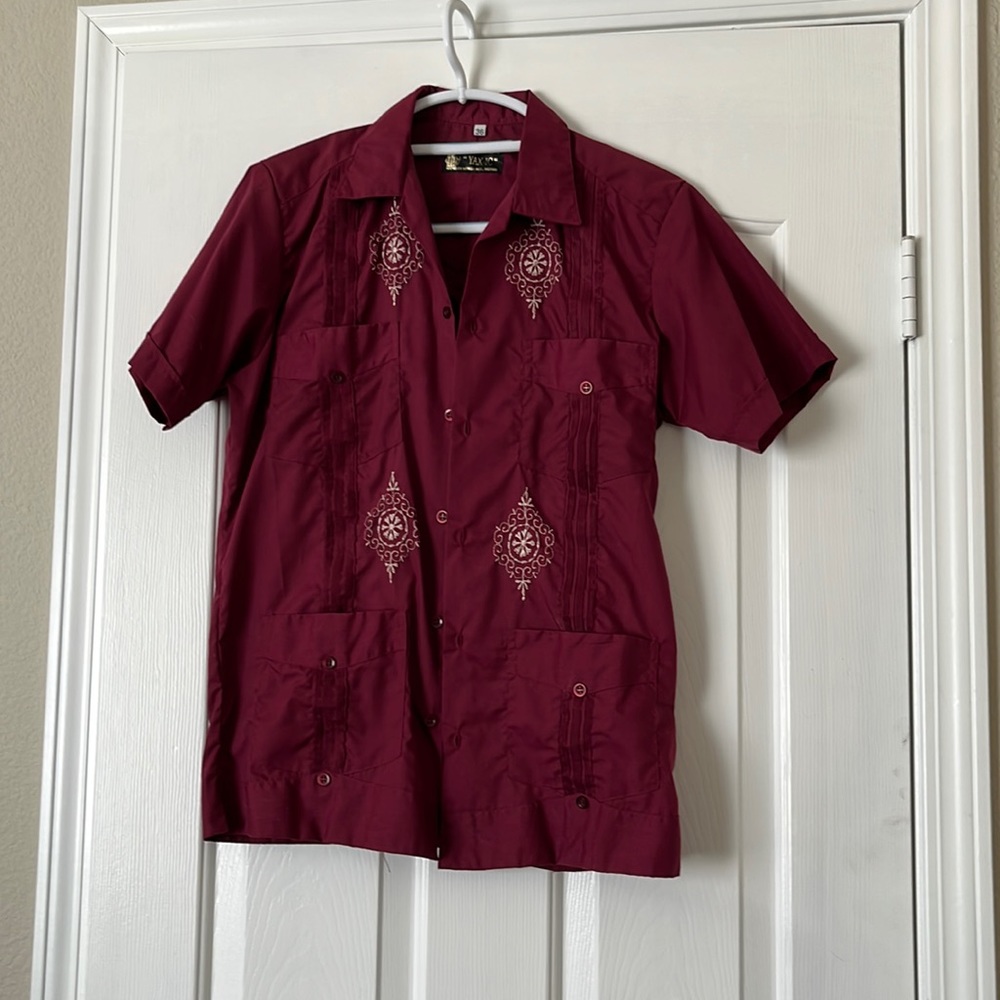 Hand-Detailed Men’s Guayaberas